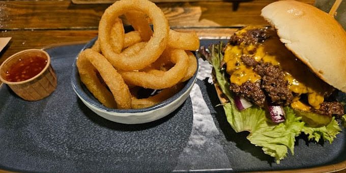 Bar-B Burgers 'N' Beers Amsterdam Restaurant - burger with onion rings