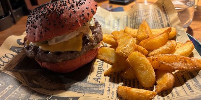 Day’s Stone Grill 1870 Amsterdam burger restaurant - hamburger with french fries