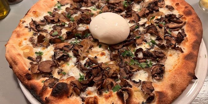 De Pizzabakkers Willemsparkweg - mushrooms pizza