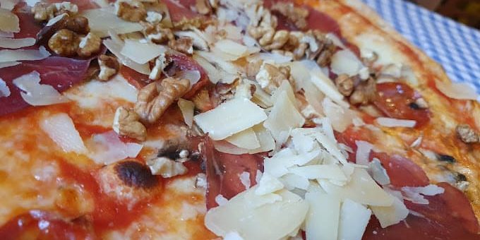 Il Ritrovo, Cucina Casalinga Popolare - pizza with parmesan and nuts