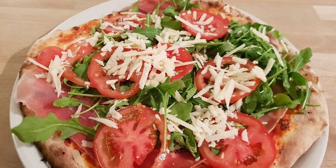 Il Sogno pizza restaurant amsterdam - rucola tomato and ham pizza