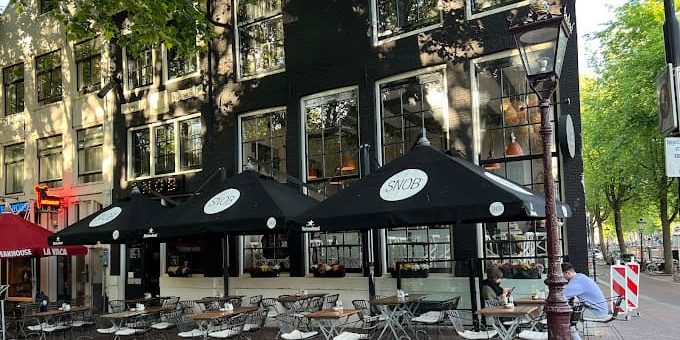 Snob Burger Place Amsterdam - view of the terrace