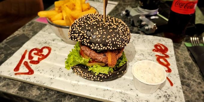 Vegan temple bar Amsterdam - burger 100 vegan