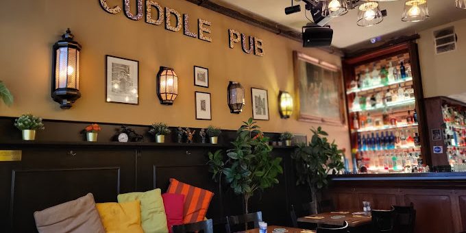 cuddle pub amsterdam - atmosphere inside