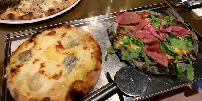 fiko pizza restaurant amsterdam - two pizza ready to be cut