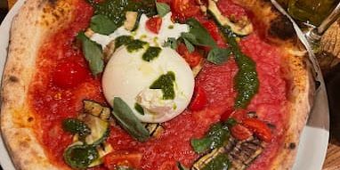 fuoco vivo amsterdam pizzeria - veggies pizza with extra burrata