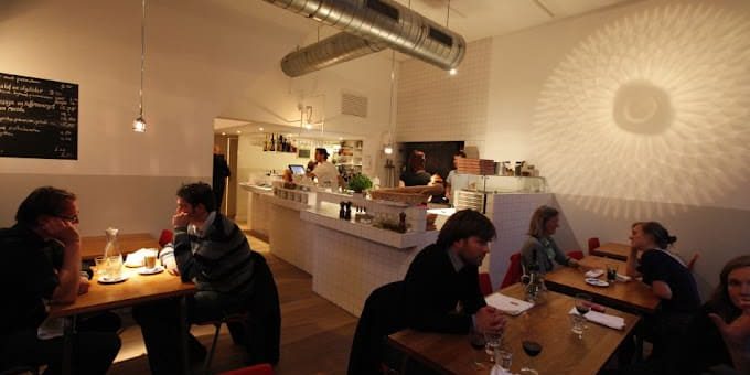 yamyam trattoria pizzeria amsterdam - inside atmosphere