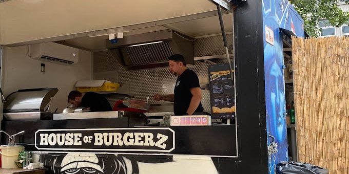 House of burgerz Berlin - outside foodtruck