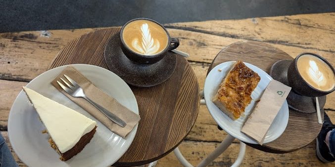 Oslo Kaffebar Berlin - Coffee With Cake