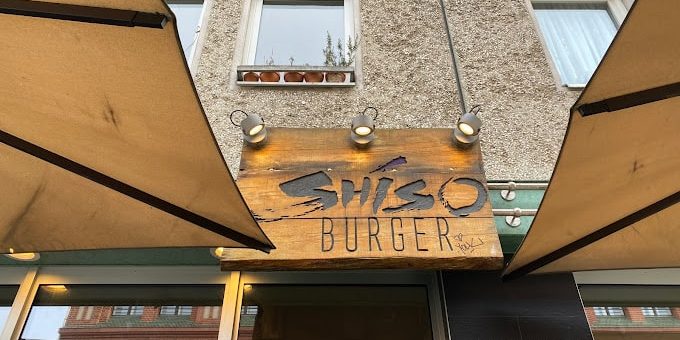 Shiso burger Auguststrasse Berlin - outside logo