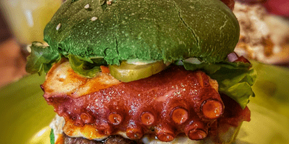 burger turm berlin - burger with octopus-min