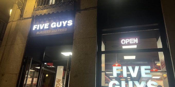 five guys burger madrid C. de Toledo, 19, Centro, 28005 Madrid - outside