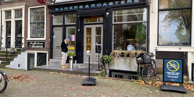 Bakers & Roasters Amsterdam - Outside Atmosphere