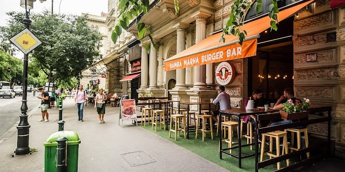 Bamba Marha Burger Bár #OKTOGON Budapest - Outside Atmosphere