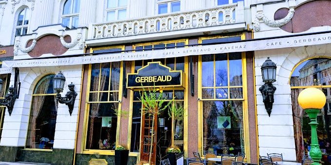 Café Gerbeaud Budapest - Outside Atmosphere