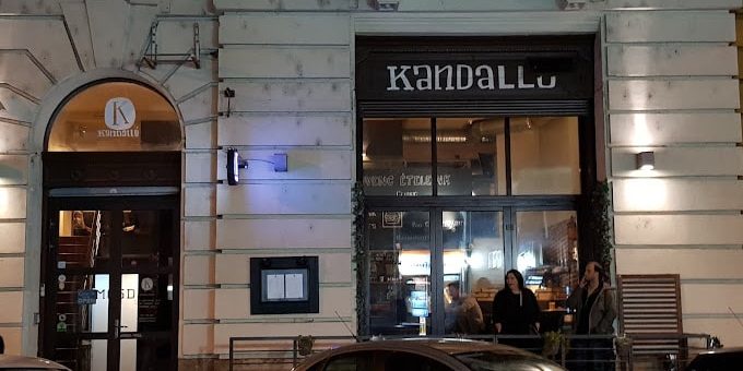 Kandalló Craft Beer & Burger Pub Budapest - Outside Atmosphere