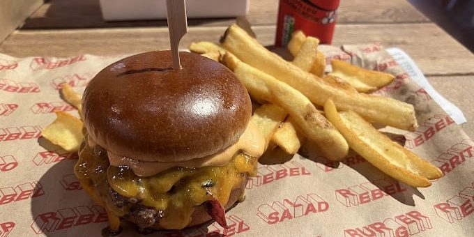 REBEL - Burger & More Budapest - Burger