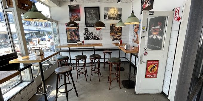 Tommi's Burger Joint Copenhagen - Inside Atmosphere