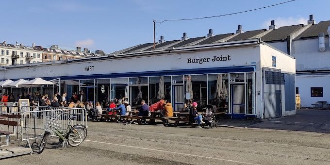 Tommi's Burger Joint Copenhagen - Outside Atmosphere